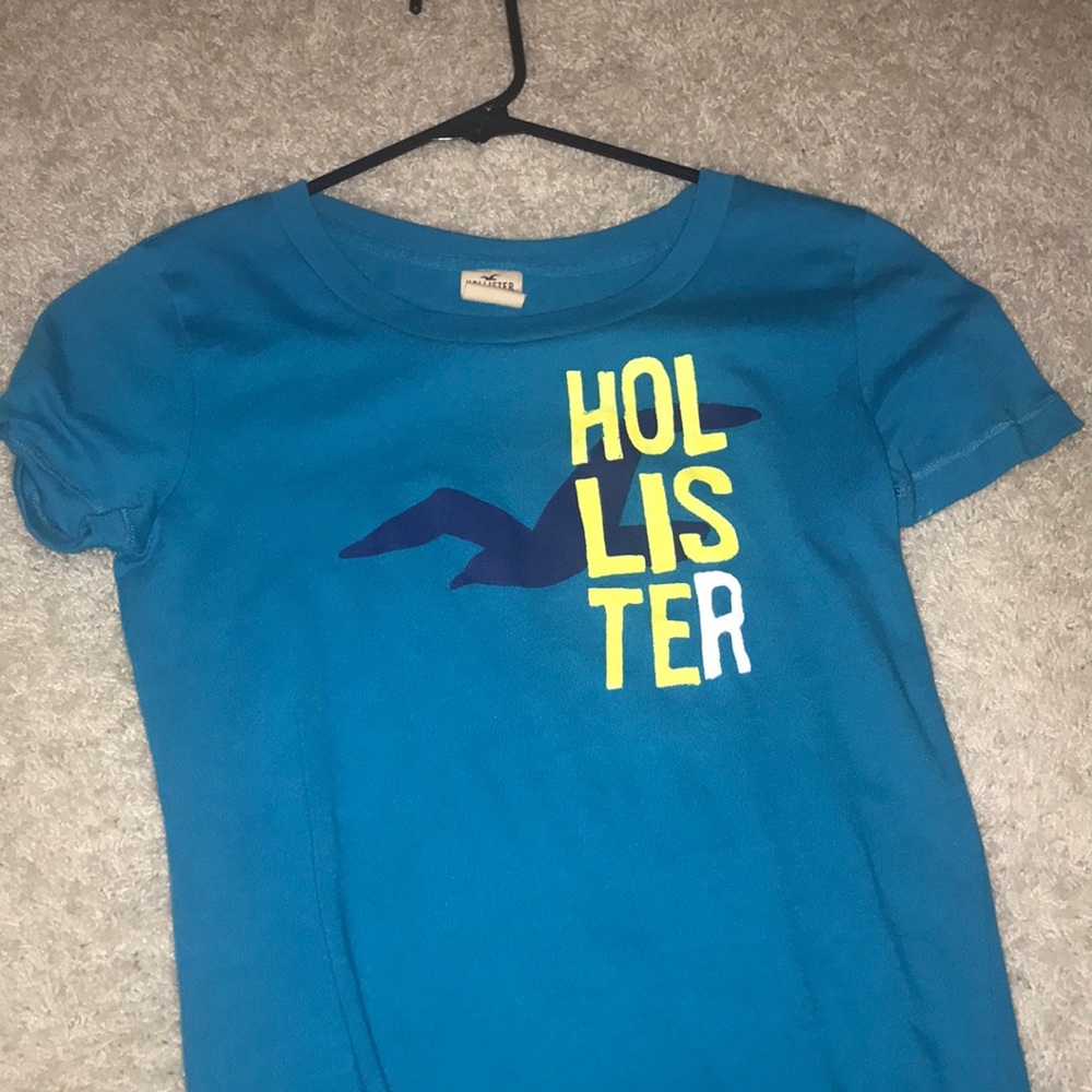 Hollister tee